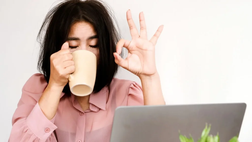 Thiếu Ngủ Kéo Dài Có Làm Vùng Mắt Nhanh Lão Hóa Hơn