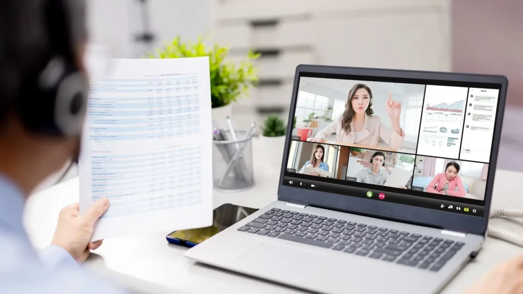 Tiếp Xúc Màn Hình Liên Tục Có Làm Chân Chim Xuất Hiện Sớm